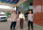 Anggota Polsek Depok Melakukan Patroli dan Dialogis dengan Satpam Rumah Sakit.