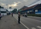 Bentuk Pelayanan Kepada Masyarakat, Polsek Dukupuntang Polresta Cirebon Laksanakan Pengaturan Lalu Lintas Di Pagi Hari
