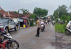 Dalam Rangka Pelayanan Kepada, Polsek Kaliwedi Laksanakan Giat Rutin PH Pagi Di Depan  SMPN 1 Kaliwedi Kec.Kaliwedi Kab. Cirebon