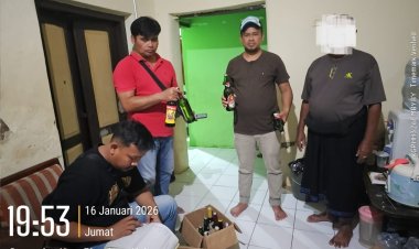 Polisi Sita 115 Botol Miras Hasil Razia Pekat