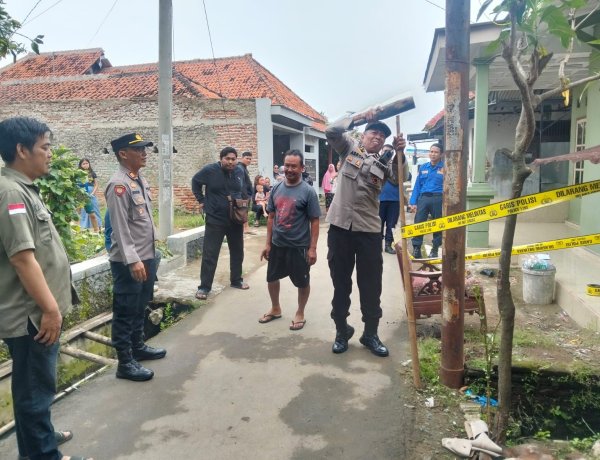 Cek Laporan Warga, Polsek Losari Pastikan Asap di Saluran Irigasi Desa Mulyasari Aman