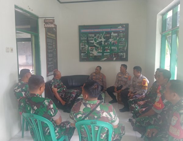 Perkuat Sinergitas TNI–Polri, Polsek Losari Gelar Sambang Dialogis di Koramil Losari