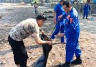 Peduli Lingkungan, Polisi  Bersih-Bersih Objek Wisata Pesisir Pantai, Jaga Pantai jaga Lingkungan