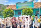 Kapolda Jabar ke Cianjur, Salurkan 1 Ton Beras dan Hadiah Umrah ke Ponpes