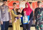Bhabinkamtibmas Polsek Gegesik Polresta Cirebon melaksanakan pendampingan dan pengawasan langsung di lapangan  kegiatan penyaluran program Makan Bergizi Gratis (MBG) 