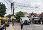 Berikan Rasa Aman Pagi Hari, Polsek Sedong Laksanakan Pengaturan Lalu Lintas di Pertigaan Pasar