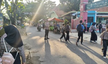 Bantu Kelancaran Aktivitas Masyarakat, Polsek Susukanlebak Laksanakan Gatur Pagi