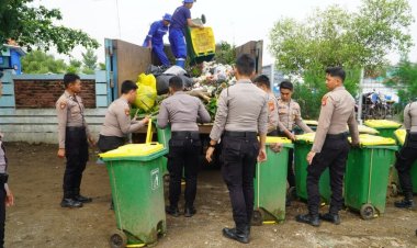 Dukung Arahan Presiden, Polda Jabar Jajaran,  Gelar Aksi Bersih - Bersih Serentak