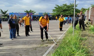 Tindak Lanjuti Arahan Presiden,  Polda Jabar Bersih - Bersih Stadion GBLA, Jaga Kualitas Destinasi Wisata