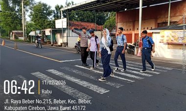 Hadir di Tengah Masyarakat dan Pelajar, KA SPK II Polsek Beber Pimpin Pengaturan Lalu Lintas Pagi di SMPN 1 Beber