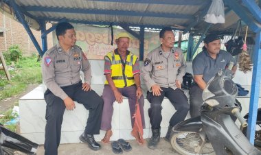 Polsek Arjawinangun Patroli  Dialogis  sampaikan pesan  Kamtibmas  kepada warga masyarakat.