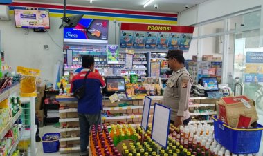 Polsek Pangenan Monitoring Ketersediaan Bahan Pokok di Minimarket Jelang Ramadan