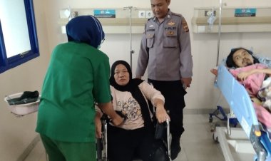 Patroli Polsek Klangenan Bantu Evakuasi Korban Kecelakaan Lalu lintas di Jalan Otista Jamblang 