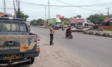 Polsek Susukan Laksanakan Pengaturan Lalu Lintas Pagi di Jalur Pantura Perempatan Bunder