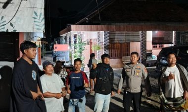 Patroli Malam Dialogis Polsek Ciwaringin Polresta Cirebon, Sampaikan Imbauan Kamtibmas kepada Warga